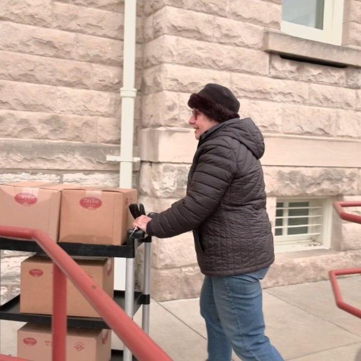 Kentuckiana volunteers collect, donate millions of pounds of surplus food for those in need